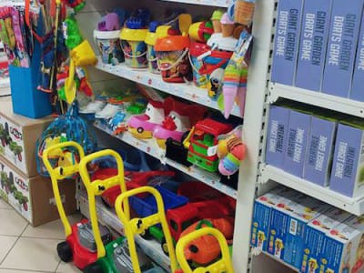 Ny handelsutrustning - butikshyllor, kassadiskar, diskar.5